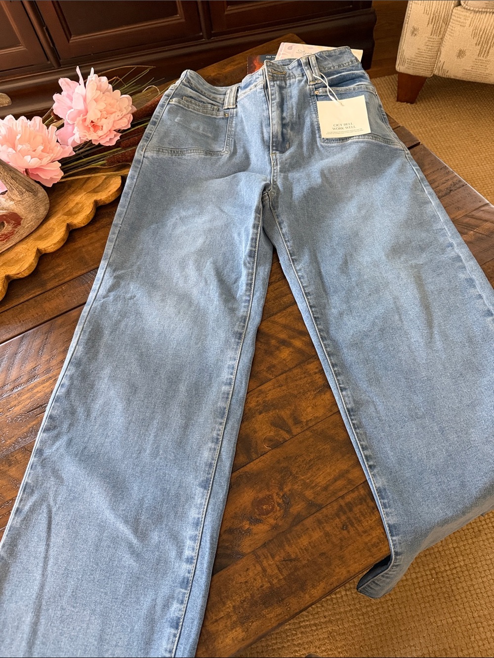 Light Wash Wide-Leg Women's Jeans — High-Rise Flare